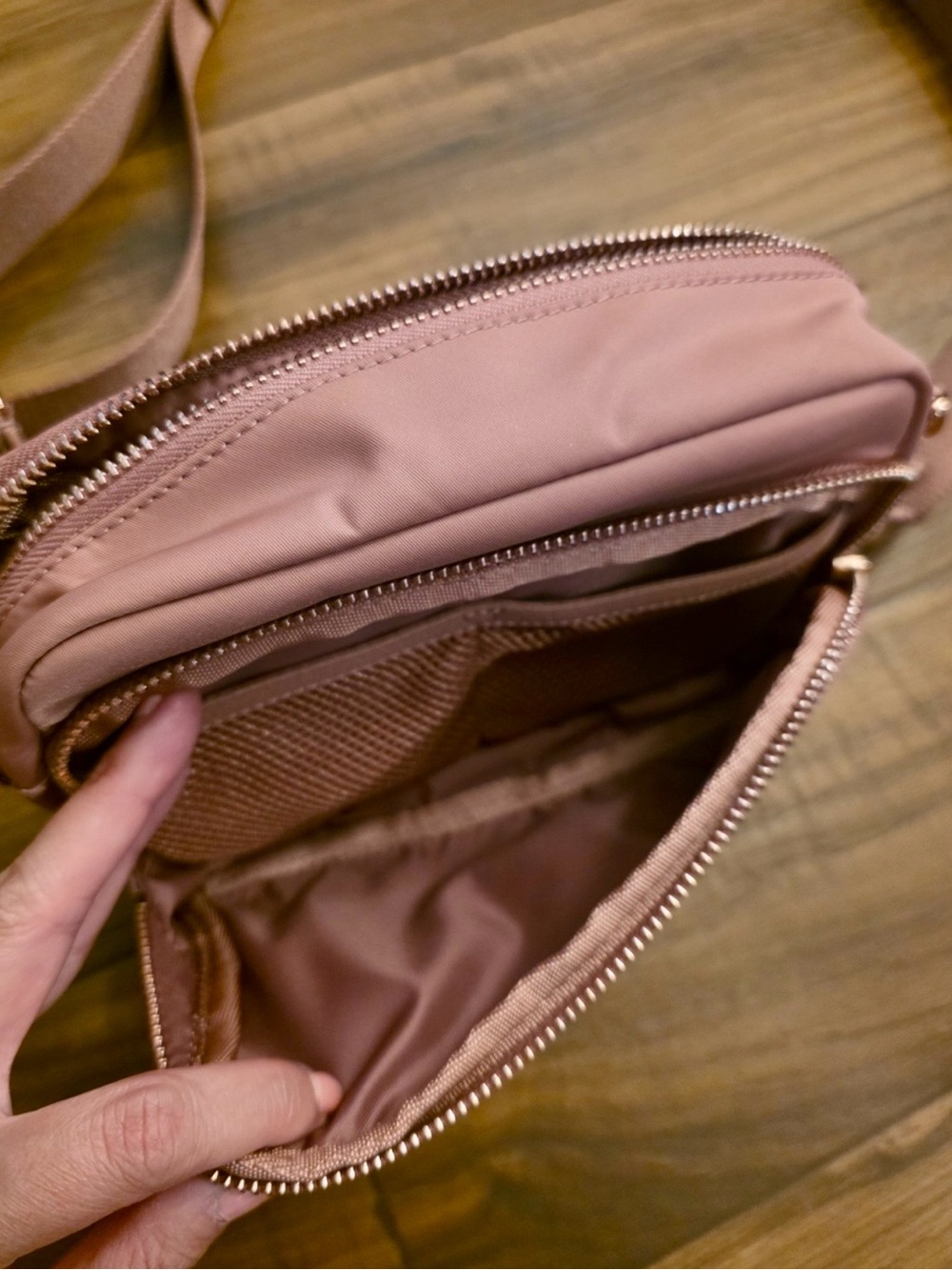 Lululemon Everywhere Crossbody Bag 2L - Picture 5 of 7